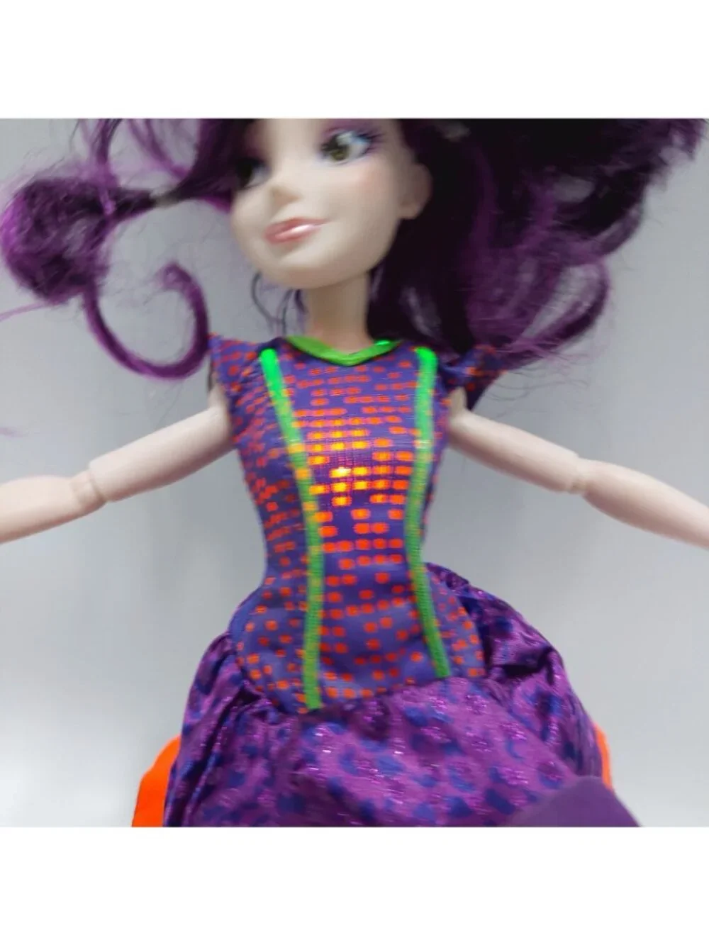 Disney Descendants Mal Neon Lights Ball Isle of the Lost Light Up Doll works